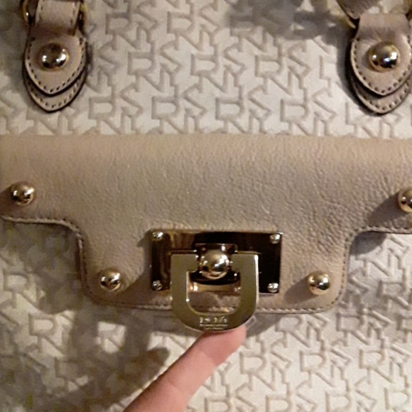 DKNY purse - Picture 2 of 8